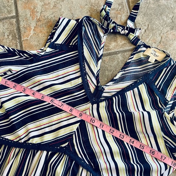 ⭐BOGO FREE⭐"NWT Boutique "LOVE" Brand Striped Cold-Shoulder Bell Sleeve Dress M - Picture 9 of 15